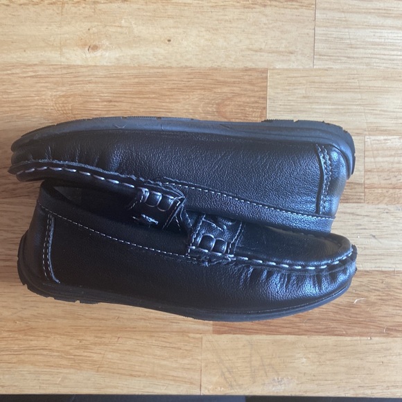 Black dress shoes size 10 toddler. - Picture 2 of 6